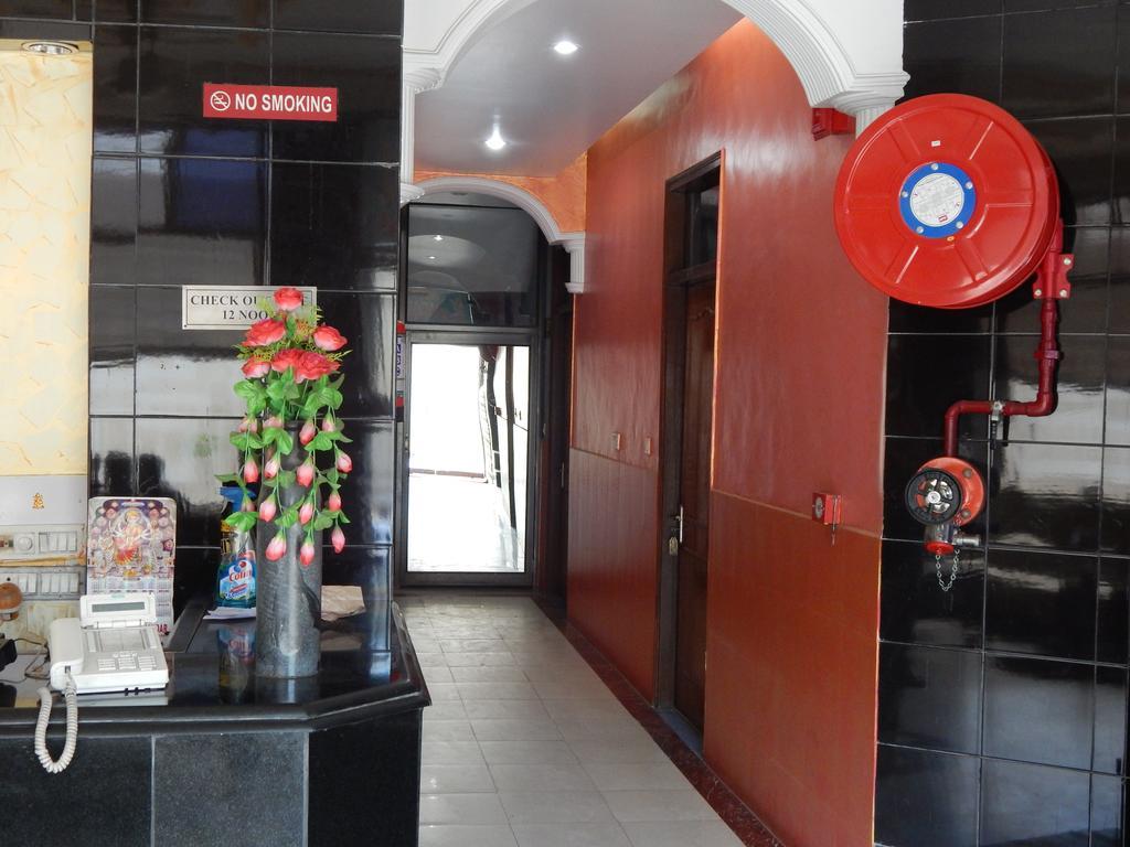 Airport Hotel Paradise International Nueva Delhi Exterior foto